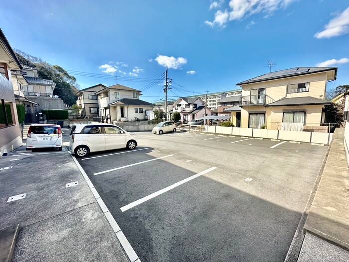 物件外観写真2　(駐車場)