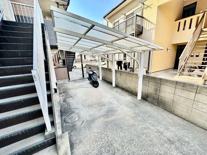 物件外観写真3　(駐輪場)