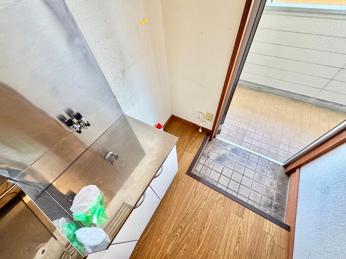 物件内観写真12　(洗濯機置場)