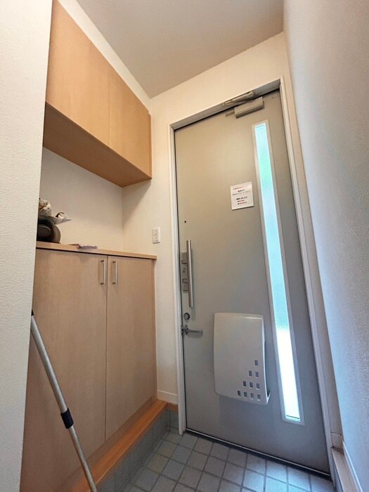 物件内観写真5　(玄関)