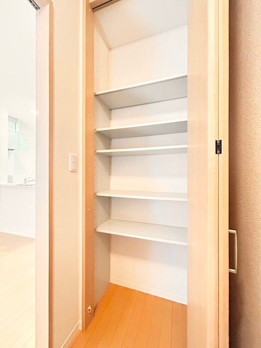 物件内観写真18　(収納)