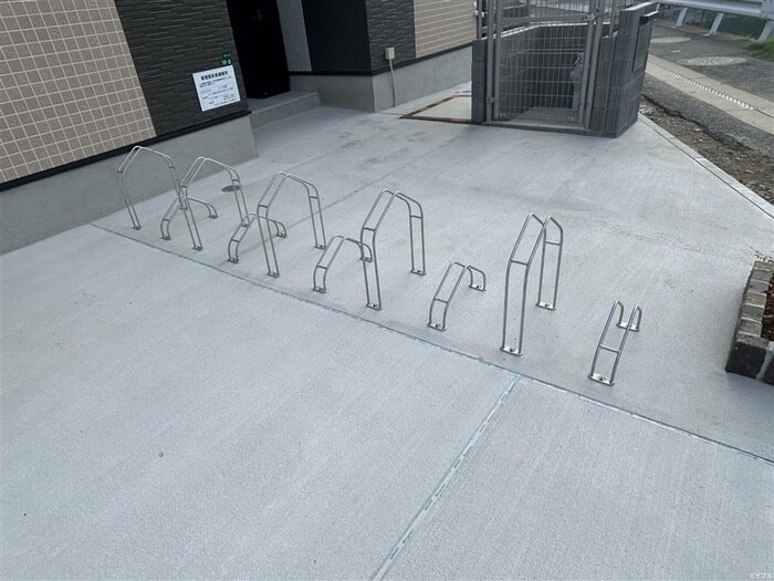 物件外観写真6　(駐輪場)