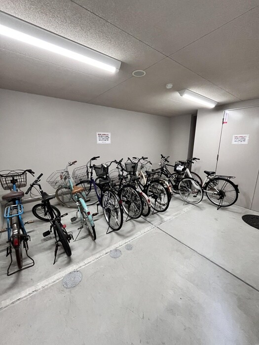 物件外観写真6　(駐輪場)