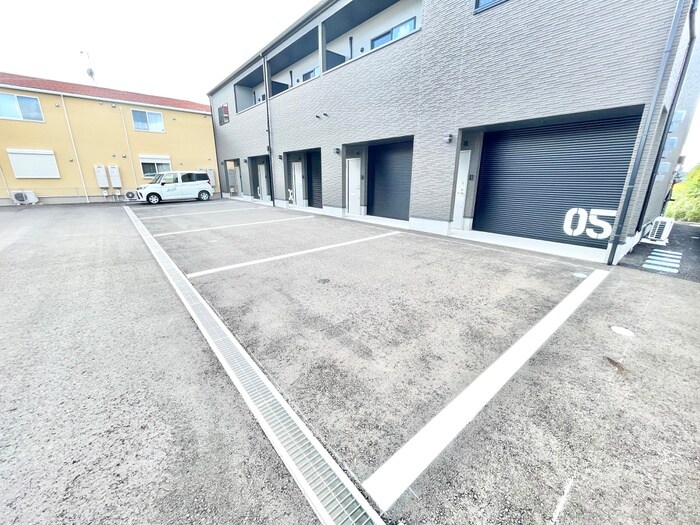 物件外観写真2　(駐車場)