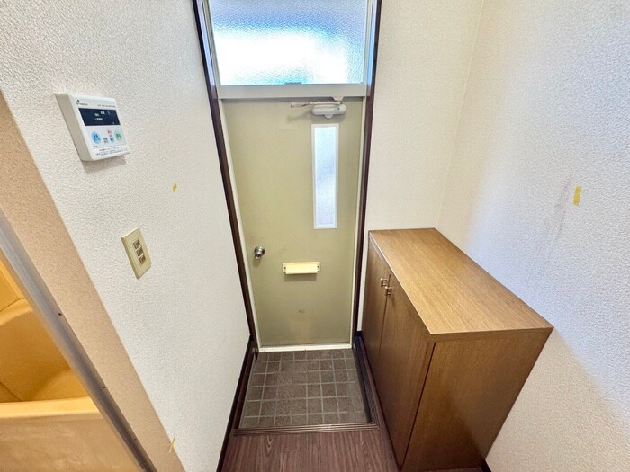物件内観写真11　(玄関)