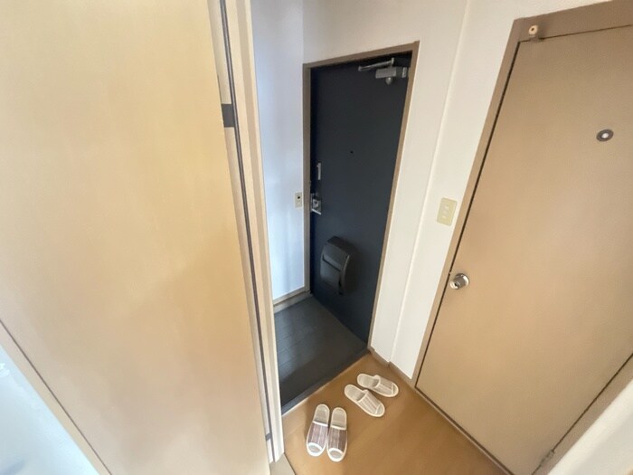 物件内観写真10　(玄関)