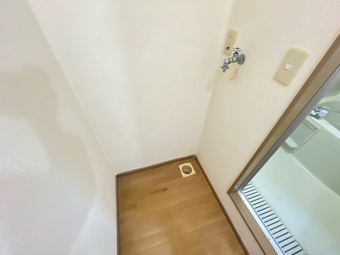 物件内観写真14　(洗濯機置場)