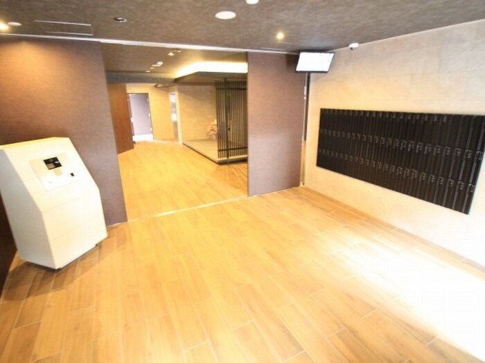 物件外観写真4　(エントランス部分)