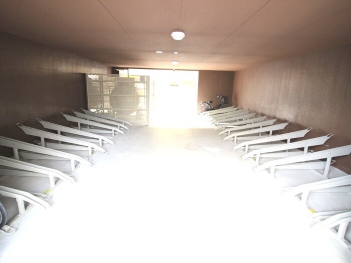 物件外観写真5　(駐輪場)