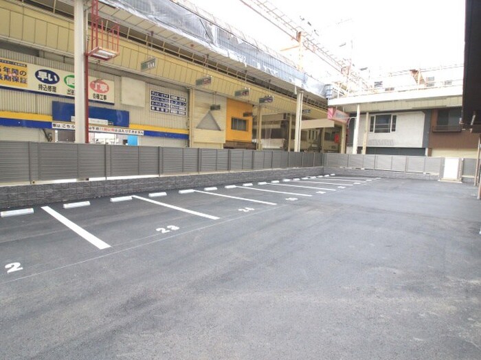 物件外観写真6　(駐車場)