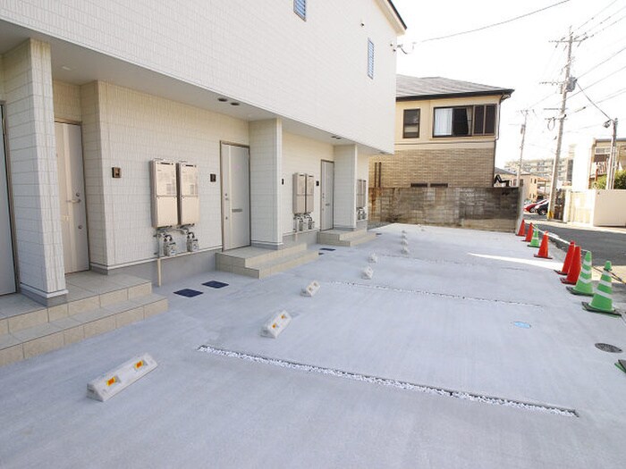 物件外観写真2　(駐車場)