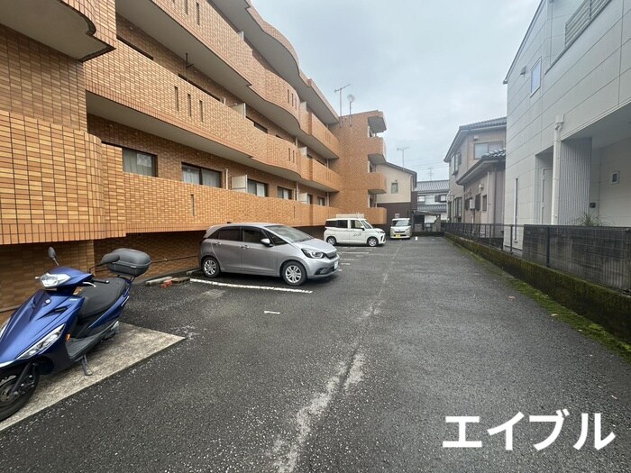 物件外観写真3　(駐車場)