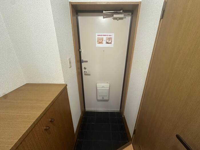 物件内観写真12　(玄関)