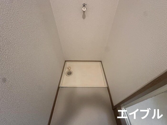 物件内観写真16　(洗濯機置場)