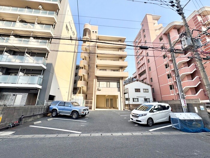 物件外観写真4　(駐車場)