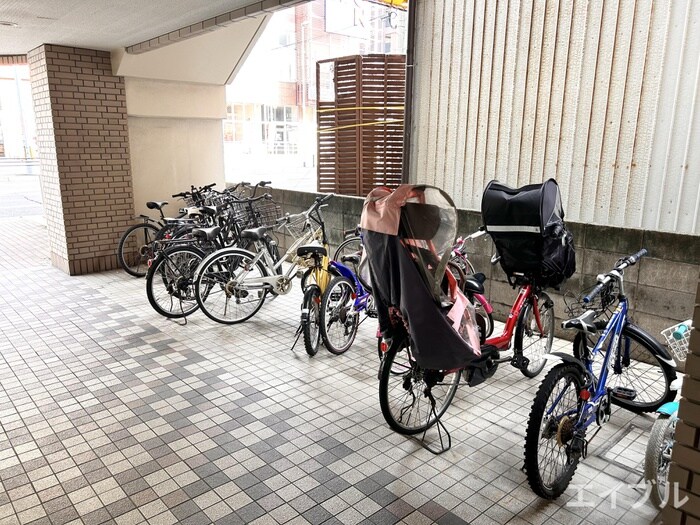 物件外観写真5　(駐輪場)