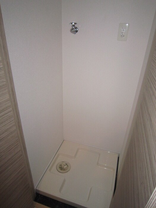 物件内観写真14　(洗濯機置場)