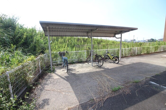 物件外観写真3　(駐輪場)