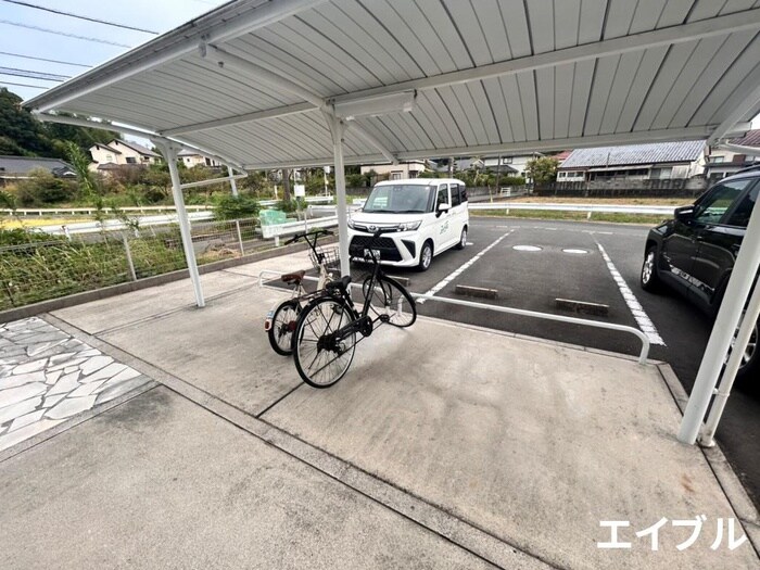 物件外観写真4　(駐輪場)