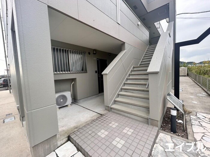 物件外観写真5　(エントランス部分)