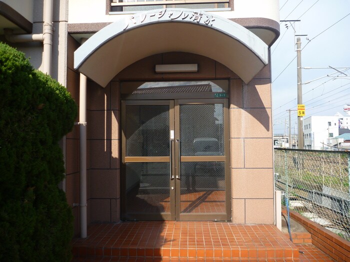 物件外観写真2　(エントランス部分)