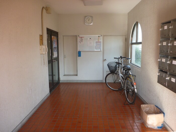 物件外観写真3　(エントランス部分)