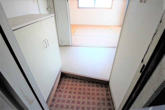 物件内観写真7　(玄関)