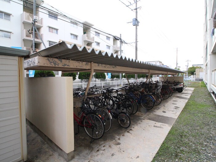 物件外観写真4　(駐輪場)