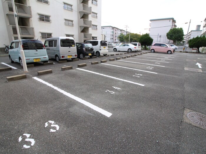 物件外観写真5　(駐車場)