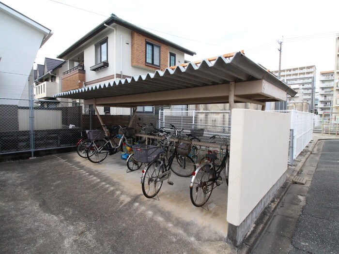 物件外観写真4　(駐輪場)