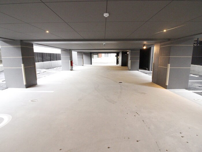 物件外観写真3　(駐車場)