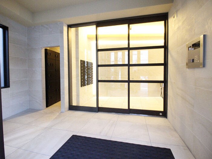 物件外観写真5　(エントランス部分)