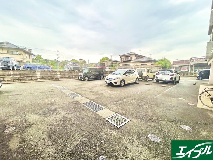 物件外観写真6　(駐車場)