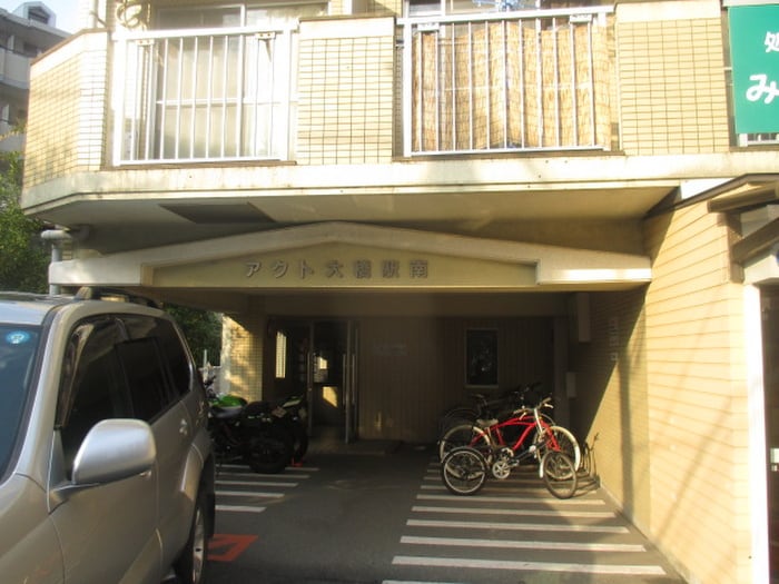 物件外観写真2　(エントランス部分)