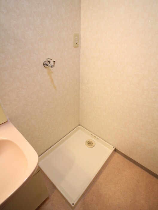 物件内観写真8　(洗濯機置場)