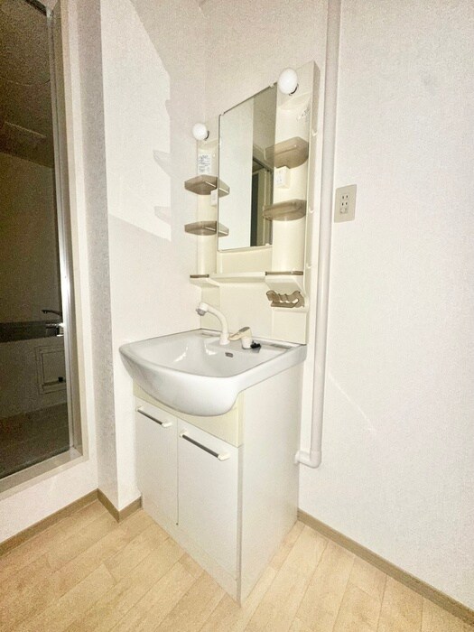 物件内観写真8　(洗面)