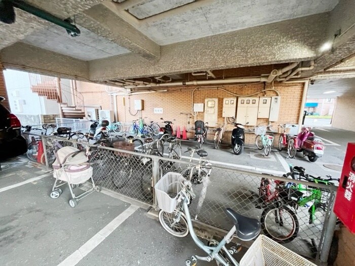 物件外観写真3　(駐輪場)