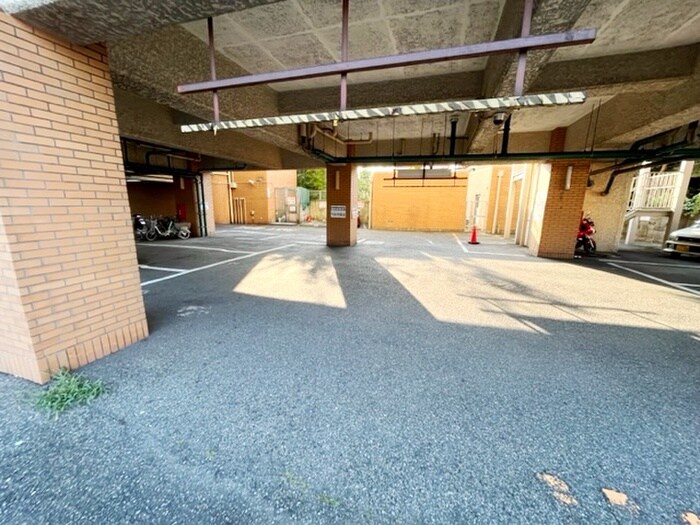 物件外観写真4　(駐車場)