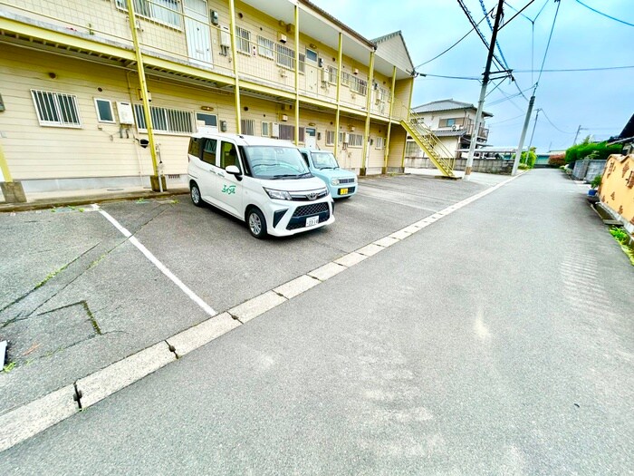 物件外観写真2　(駐車場)