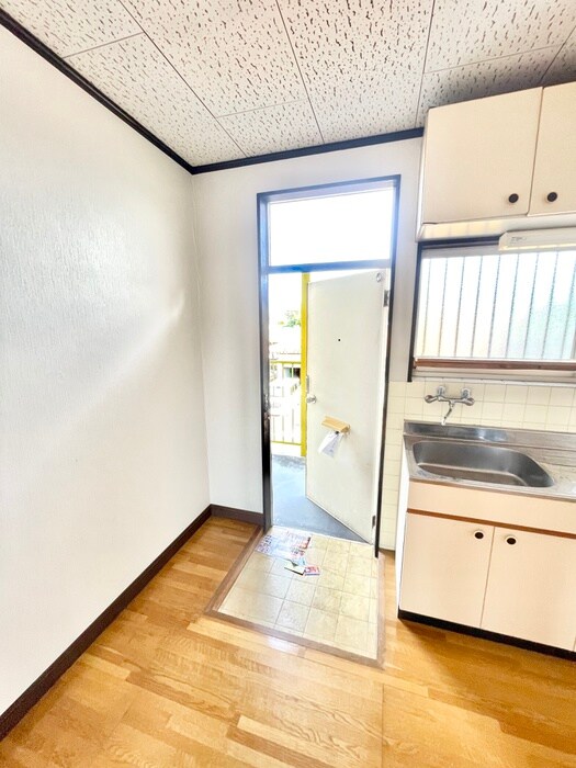 物件内観写真12　(玄関)