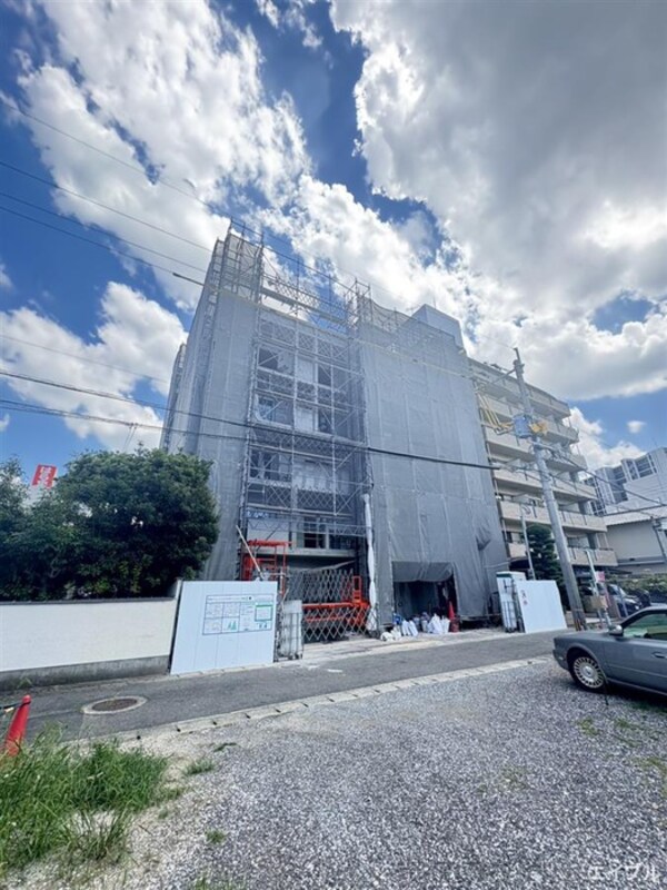 建築中