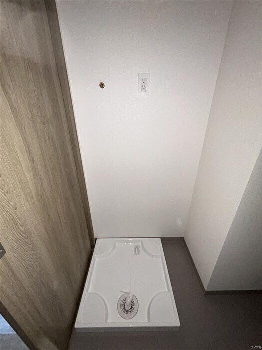 物件内観写真14　(洗濯機置場)