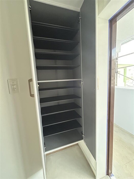 物件内観写真15　(靴箱)