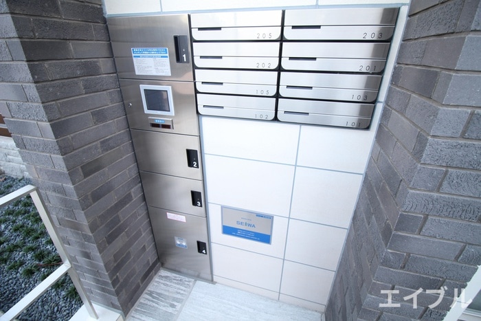 物件外観写真6　(エントランス部分)