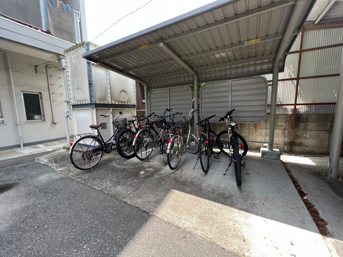 物件外観写真4　(駐車場)