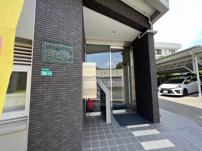 物件外観写真6　(エントランス部分)