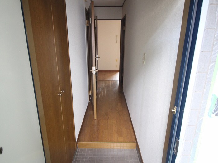 物件内観写真11　(廊下)