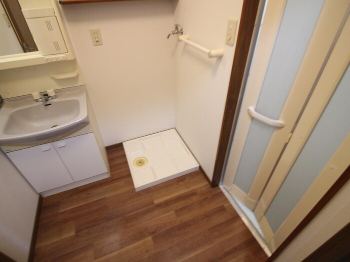 物件内観写真13　(洗濯機置場)