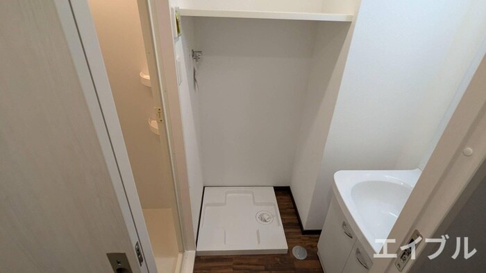 物件内観写真12　(洗濯機置場)