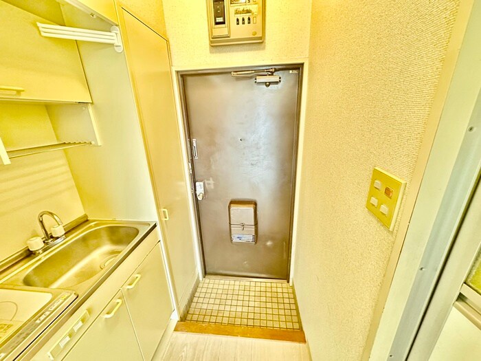 物件内観写真8　(玄関)